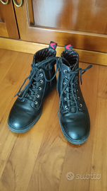 Stivaletti stringati marca Levis n. 35