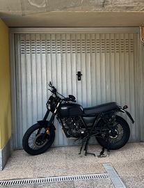 MOTO BRIXTON 125