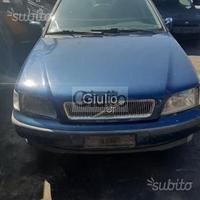 Volvo v 40 anno 2002 ricambi