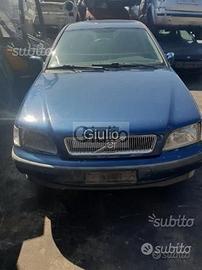 Volvo v 40 anno 2002 ricambi