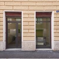 Vendita locale d'affari in via Antonio Canova, 9