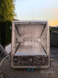 Faro proiettore con lampada a scarico