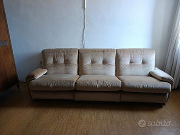 Divano ampio 3/4 posti in velluto beige