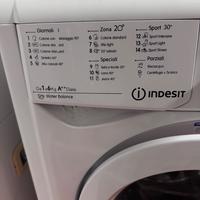 Lavatrice a libera installazione a carica frontale