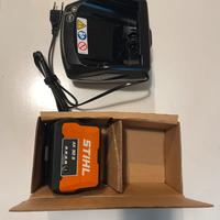 Stihl batteria AK 30 con caricatore nuovi