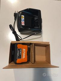 Stihl batteria AK 30 con caricatore nuovi