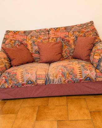 Divano 2 posti con tre cuscini