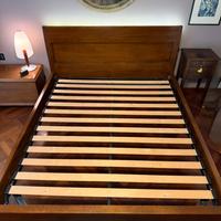 Letto arte povera e rete con doghe