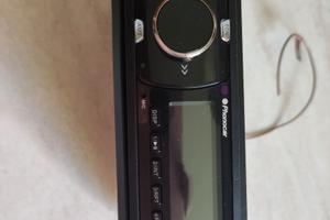 Autoradio con lettore USB/SD card / MP3 e bluetoot