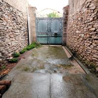 Indipendente con cortile e posto auto