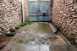 Indipendente con cortile e posto auto