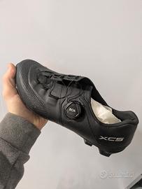 Scarpe MTB 43 Shimano XC5 e casco bici