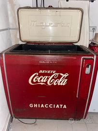 Frigorifero ghiacciaia, Coca-Cola