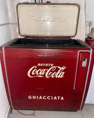 Frigorifero ghiacciaia, Coca-Cola