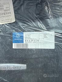 Set formato da 4 pezzi mercedes benz nuovi