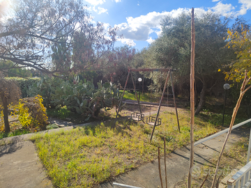 Nicolosi villetta singola con giardino