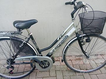 Bici City bike Record 28" con cestino e doppio cam