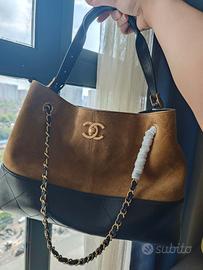 CHANEL Borsa shopping piccola 24 x 36 x 14cm