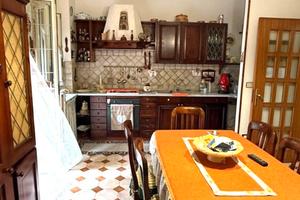 3 vani - buono stato - Perpignano parte alta