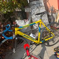 Bici da corsa aged con accessori