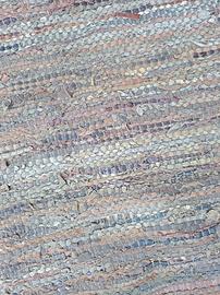 Tappeto etnico di pelle intrecciata