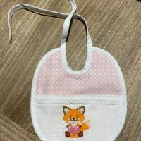 Bavaglino ricamato a mano