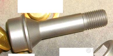 Bulloni perni ruota titanio Ferrari