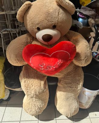 Peluche orso con cuore h 130cm