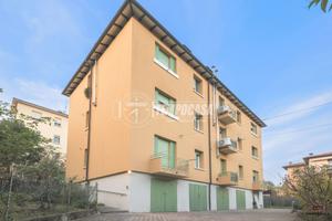 LUMINOSO TRILOCALE CON BALCONE E GARAGE IN CONDOMI