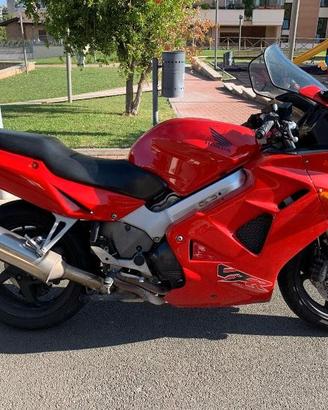 Honda VFR 800 FI - RC46