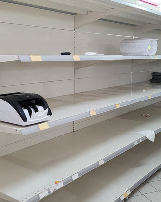 Scaffalatura a gondola e a parete