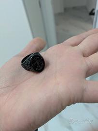Anello nero ancora