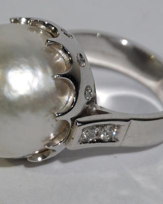 Anello oro bianco 18kt con perla e diamanti
