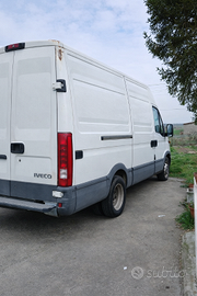 Traslochi e trasporti con furgone grande