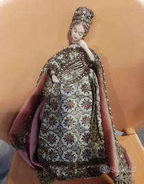 Antica dama in cera tessuti pregiati San Leucio