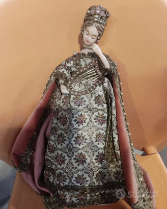 Antica dama in cera tessuti pregiati San Leucio