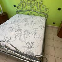 Letto ferro battuto e materasso matrimoniale