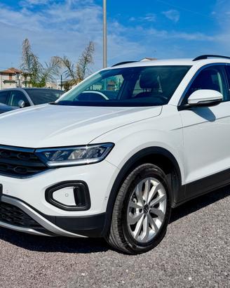 VOLKSWAGEN T-Roc 2.0TDI LED CARPLAY PARK ASSIST AC