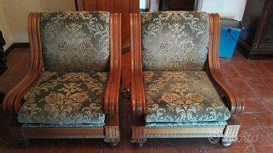 Coppia di poltrone vintage in tessuto damascato