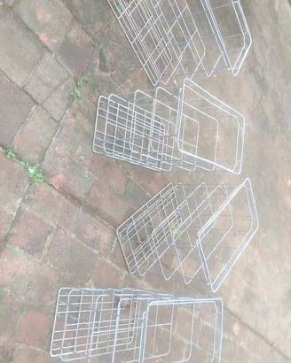 4 ceste porta bottglie in ferro impilabili uguali