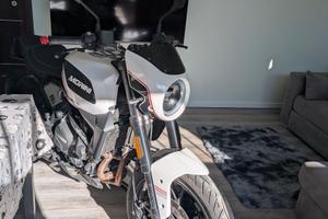 Moto Morini seiemmezzo