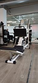 pressa verticale professionale techogym