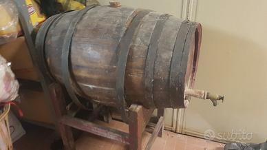 Botte vino con appoggio e spillatore