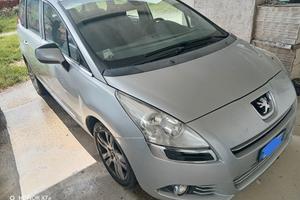 Peugeot 5008   7  posti