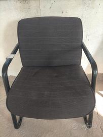 poltroncine imbottite marroni per ufficio