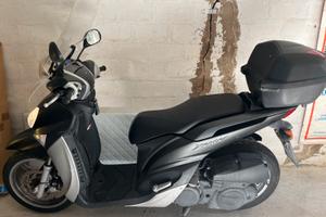 Scooter Yamaha xenter 150 solo 2200 km