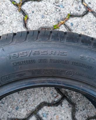 4 pneumatici estivi Avon ZT5 – 195/65 R15 91T