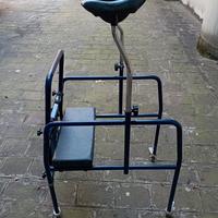 Deambulatore ascellare per anziani