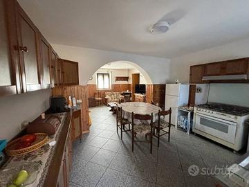 Appartamento di 190 m² con più di 5 locali e posto