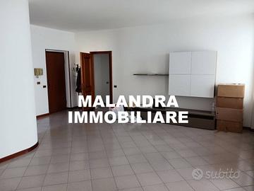 Appartamento di 133 m² con 4 locali e box auto a O